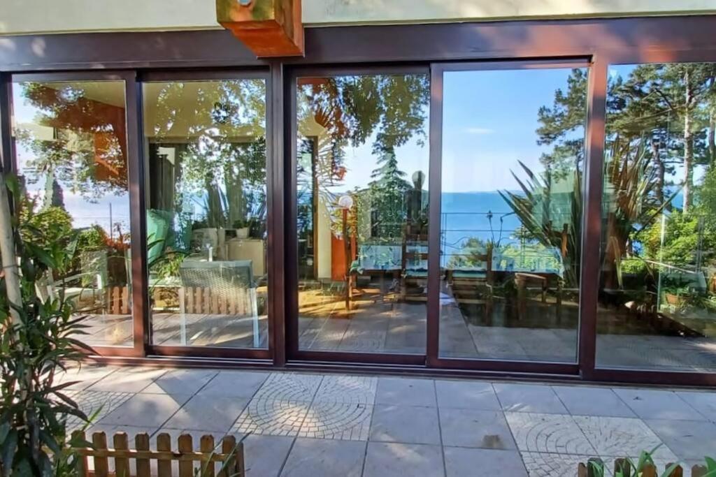 Brezza Marina - Appartamento In Villa Fronte Mare Triest Exterior foto
