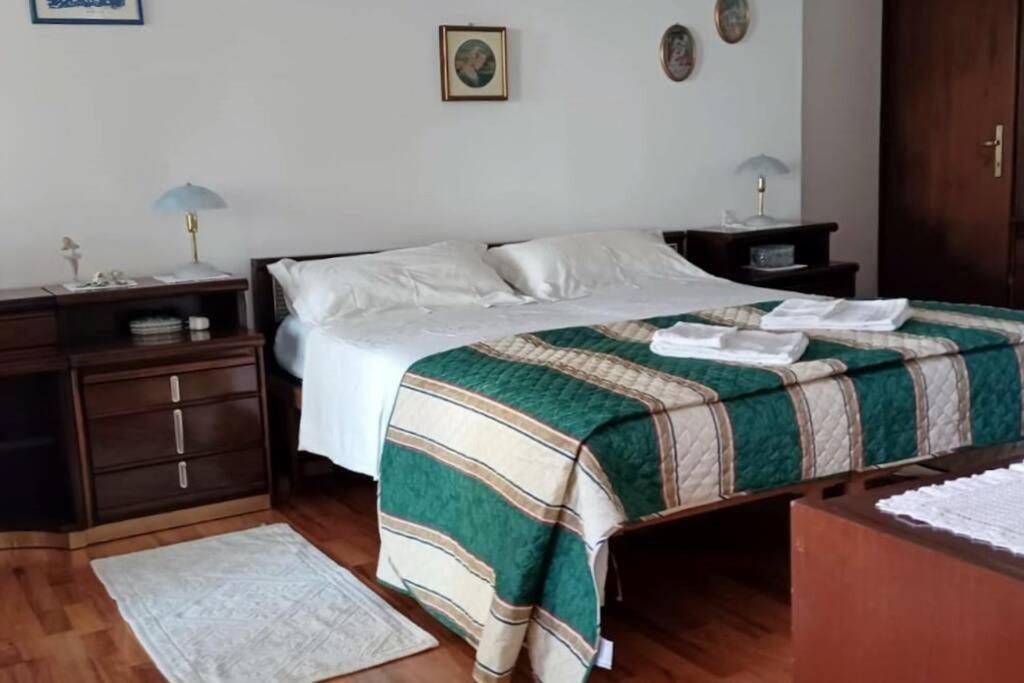Brezza Marina - Appartamento In Villa Fronte Mare Triest Exterior foto
