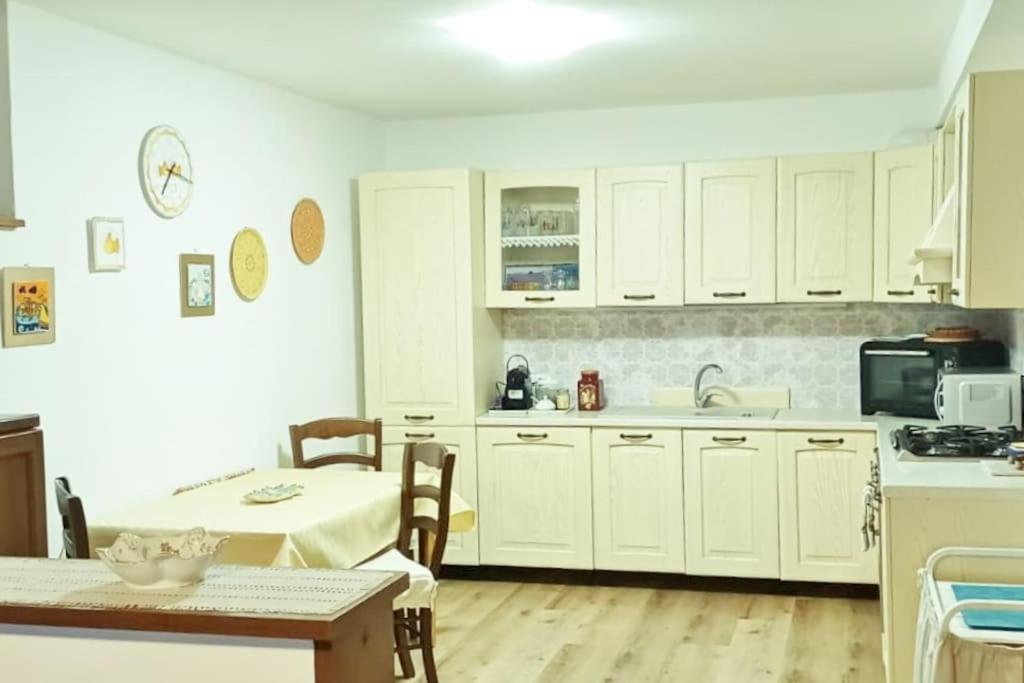 Brezza Marina - Appartamento In Villa Fronte Mare Triest Exterior foto