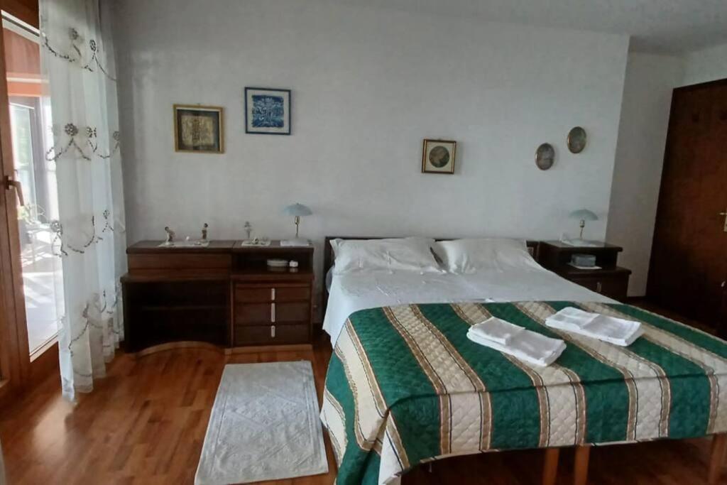 Brezza Marina - Appartamento In Villa Fronte Mare Triest Exterior foto